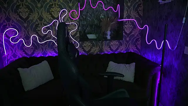 ShinyShyy online show from 9, 2, 2025