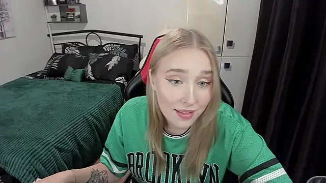 LinaTruly online show from 15, 9, 2025