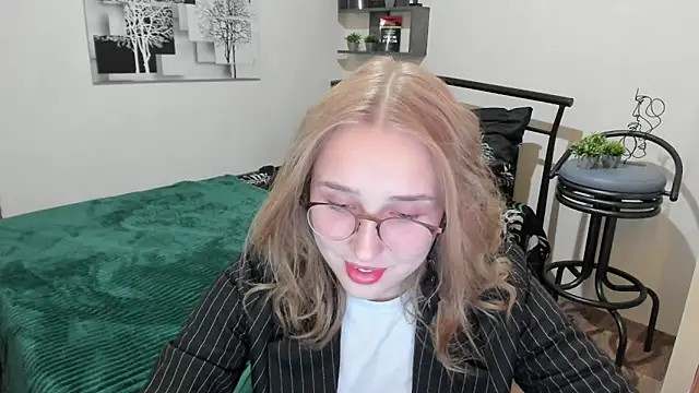 LinaTruly online show from 24, 1, 2025