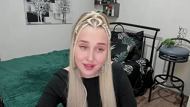 LinaTruly online show from 15, 2, 2025