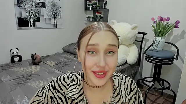 LinaTruly online show from 8, 3, 2025