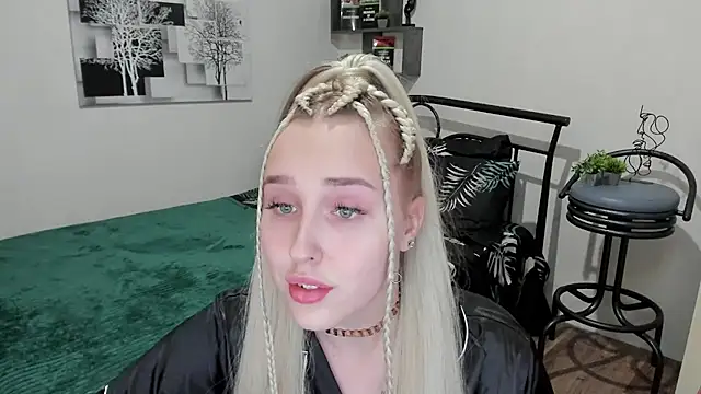 LinaTruly online show from 25, 2, 2025