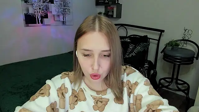 LinaTruly online show from 27, 2, 2025