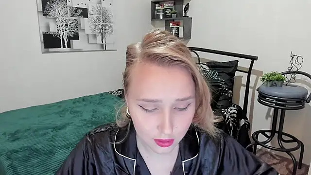 LinaTruly online show from 1, 2, 2025