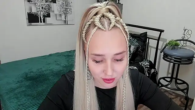 LinaTruly online show from 15, 2, 2025