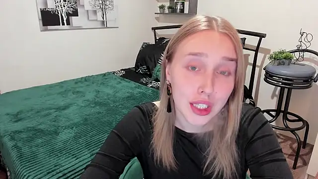 LinaTruly online show from 30, 1, 2025