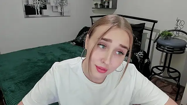 LinaTruly online show from 9, 2, 2025