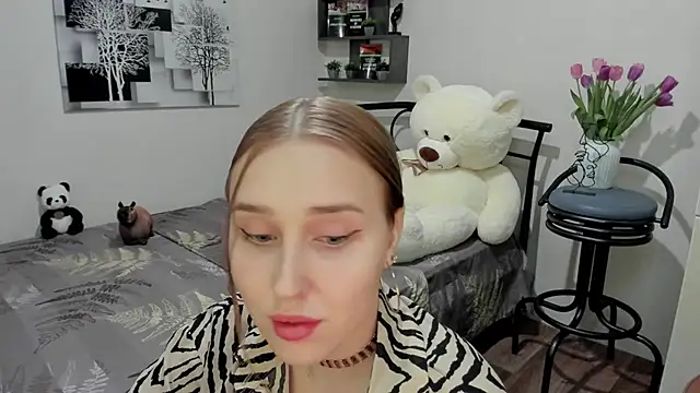 LinaTruly online show from 9, 3, 2025