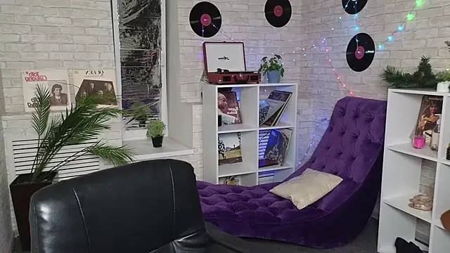 Ruby Rubarb online show from 1, 2, 2025