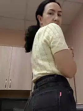 SweetBerryBella online show from 21, 1, 2025