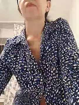 SweetBerryBella online show from 17, 2, 2025