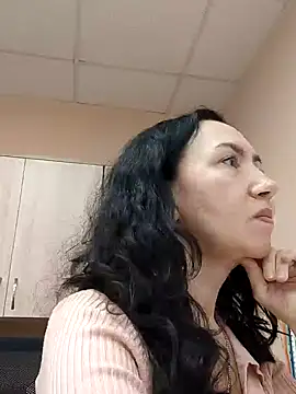 SweetBerryBella online show from 30, 1, 2025