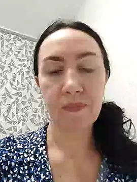 SweetBerryBella online show from 17, 2, 2025