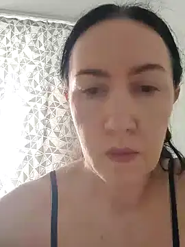 SweetBerryBella online show from 5, 3, 2025