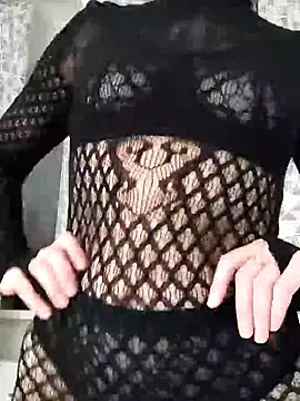 SweetBerryBella online show from 10, 1, 2025