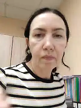 SweetBerryBella online show from 27, 2, 2025