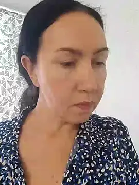 SweetBerryBella online show from 6, 3, 2025