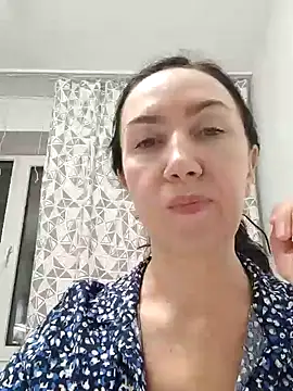 SweetBerryBella online show from 28, 1, 2025