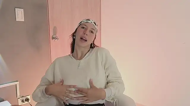 Snapshot of jolie_lov chatting on 4, 11, 2025 jolie lov online show from 4, 11, 2025