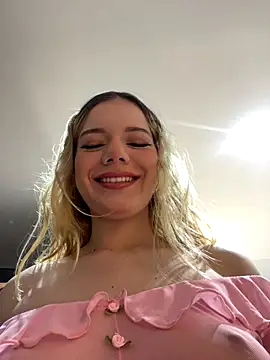 Snapshot of NicoleCut chatting on 6, 10, 2025 NicoleCut online show from 6, 10, 2025