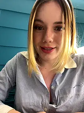 Snapshot of NicoleCut chatting on 11, 10, 2025 NicoleCut online show from 11, 10, 2025