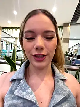 Snapshot of NicoleCut chatting on 1, 10, 2025 NicoleCut online show from 1, 10, 2025