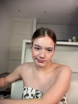Snapshot of NicoleCut chatting on 18, 5, 2026 NicoleCut online show from 18, 5, 2026