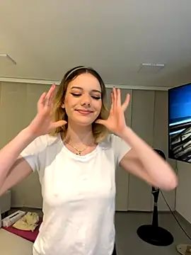 Snapshot of NicoleCut chatting on 5, 11, 2025 NicoleCut online show from 5, 11, 2025