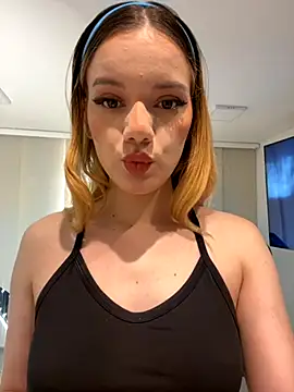 Snapshot of NicoleCut chatting on 16, 11, 2025 NicoleCut online show from 16, 11, 2025