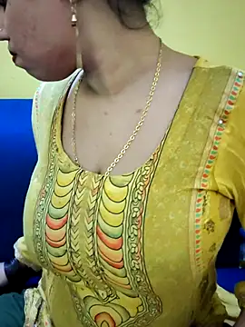 Snapshot of Haniya-143 chatting on 8, 10, 2025 Haniya-143 online show from 8, 10, 2025