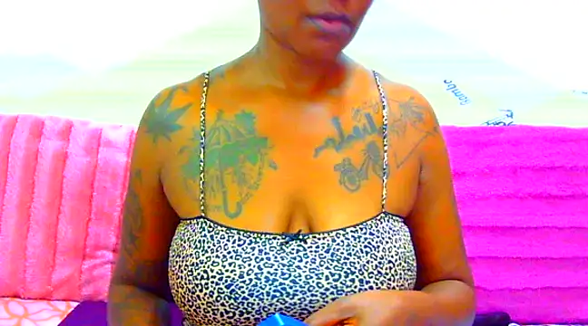 TattoedGoddessxx online show from 27, 2, 2025