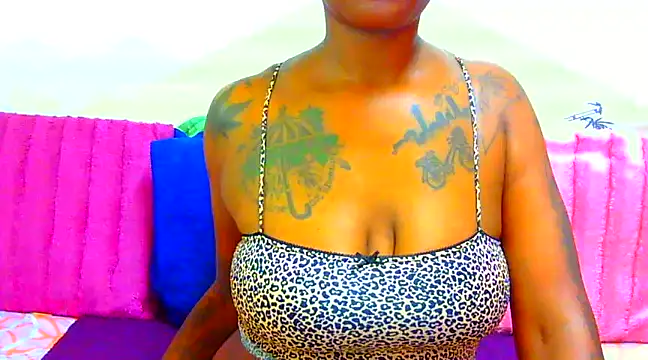 TattoedGoddessxx online show from 26, 2, 2025