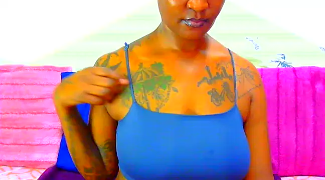 TattoedGoddessxx online show from 9, 3, 2025