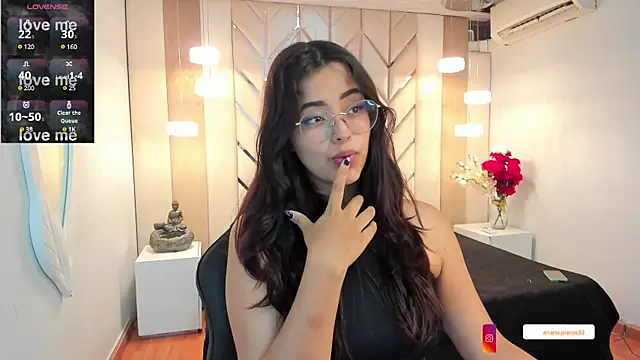 Ariana Pierce online show from 3, 3, 2025