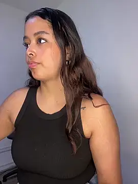 Snapshot of Ariana_Pierce chatting on 10, 5, 2026 Ariana Pierce online show from 10, 5, 2026
