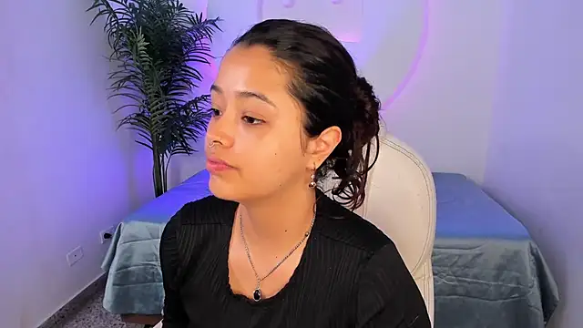 Snapshot of Ariana_Pierce chatting on 20, 12, 2025 Ariana Pierce online show from 20, 12, 2025