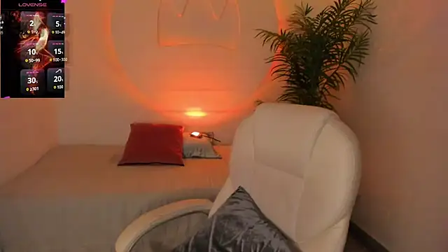 Snapshot of Ariana_Pierce chatting on 5, 12, 2025 Ariana Pierce online show from 5, 12, 2025