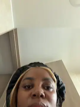 Snapshot of mia-brit chatting on 9, 10, 2025 mia-brit online show from 9, 10, 2025