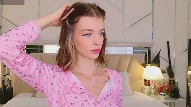 MeganMour online show from 24, 10, 2025