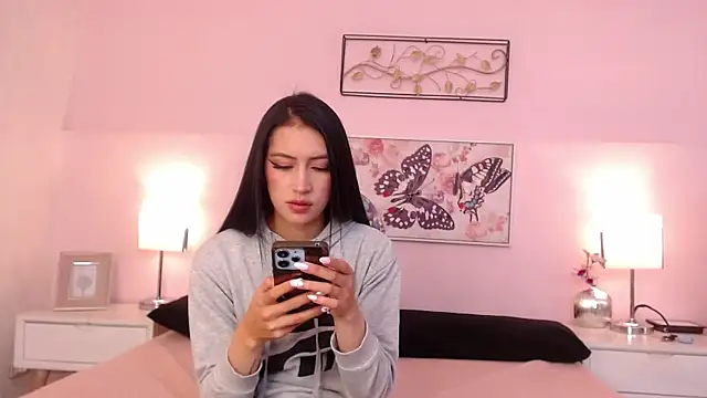 Snapshot of sara17_ chatting on 19, 10, 2025 sara17 online show from 19, 10, 2025