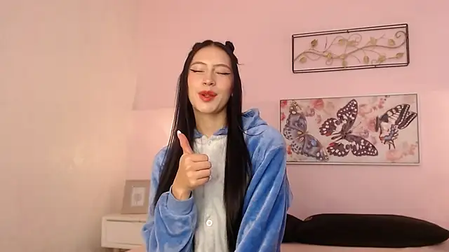 Snapshot of sara17_ chatting on 10, 10, 2025 sara17 online show from 10, 10, 2025