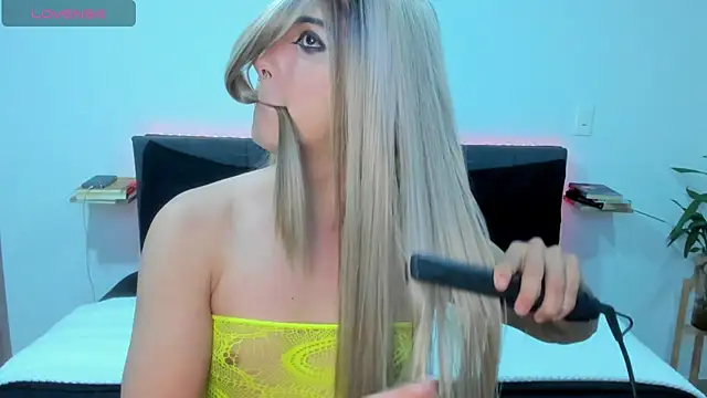 Snapshot of ashley_sans2000 chatting on 12, 10, 2025 ashley sans2000 online show from 12, 10, 2025