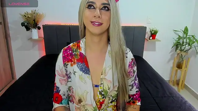 Snapshot of ashley_sans2000 chatting on 4, 11, 2025 ashley sans2000 online show from 4, 11, 2025