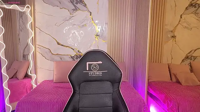 penelope tay1 online show from 16, 4, 2026