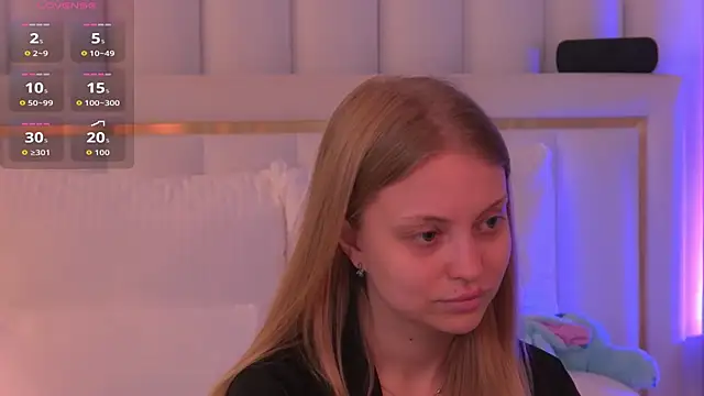 Snapshot of DorisHell chatting on 12, 9, 2025 DorisHell online show from 12, 9, 2025