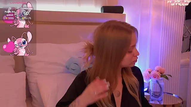 Snapshot of DorisHell chatting on 23, 11, 2025 DorisHell online show from 23, 11, 2025