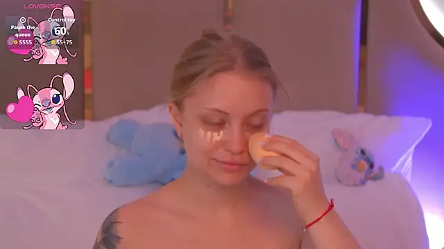 Snapshot of DorisHell chatting on 12, 11, 2025 DorisHell online show from 12, 11, 2025