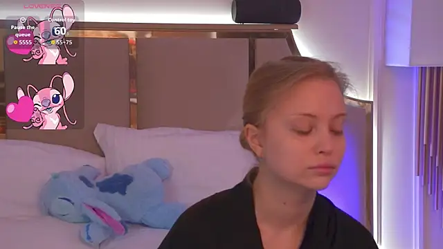 Snapshot of DorisHell chatting on 9, 11, 2025 DorisHell online show from 9, 11, 2025