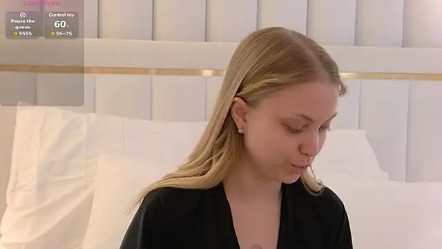 Snapshot of DorisHell chatting on 4, 3, 2025 DorisHell online show from 4, 3, 2025