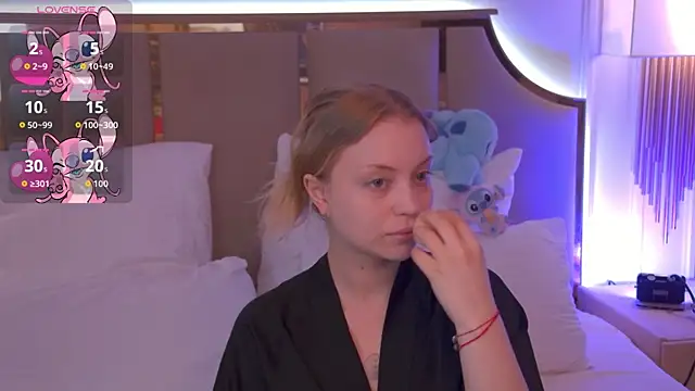 Snapshot of DorisHell chatting on 19, 11, 2025 DorisHell online show from 19, 11, 2025